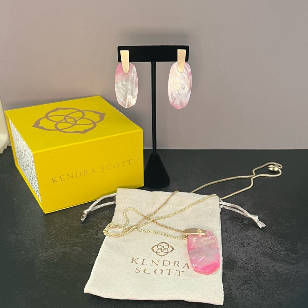 Kendra Scott Inez Necklace and Aragon Earrings in pink mother of pearl